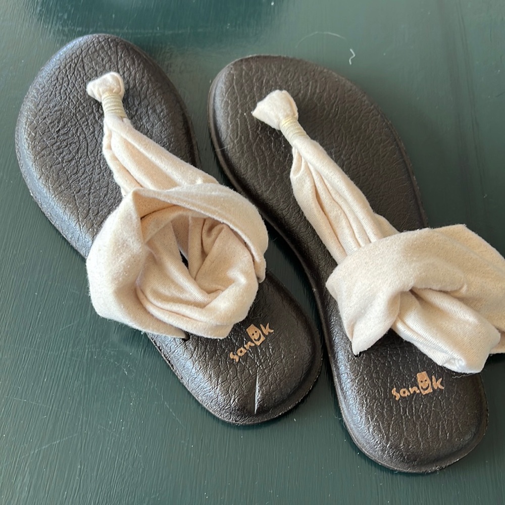 Women’s sanuk sandals. Size 7.